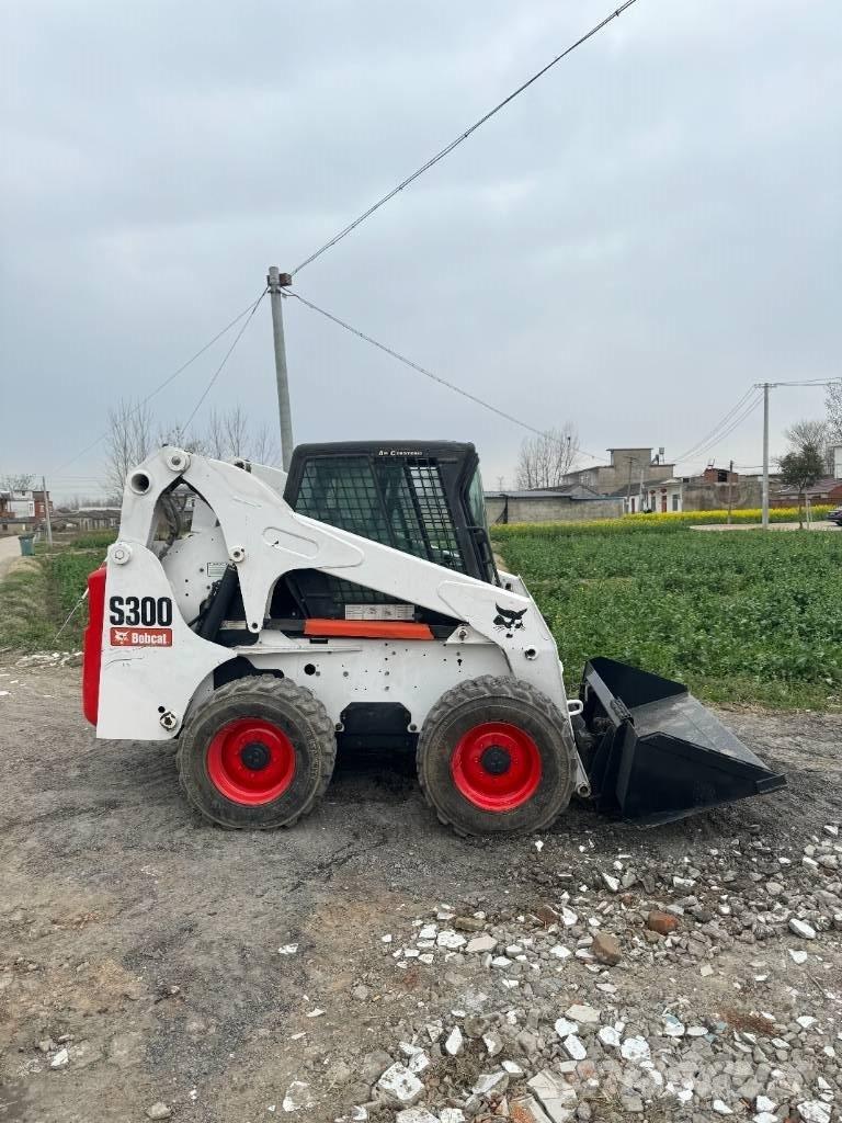 Bobcat S 300  스키드로더