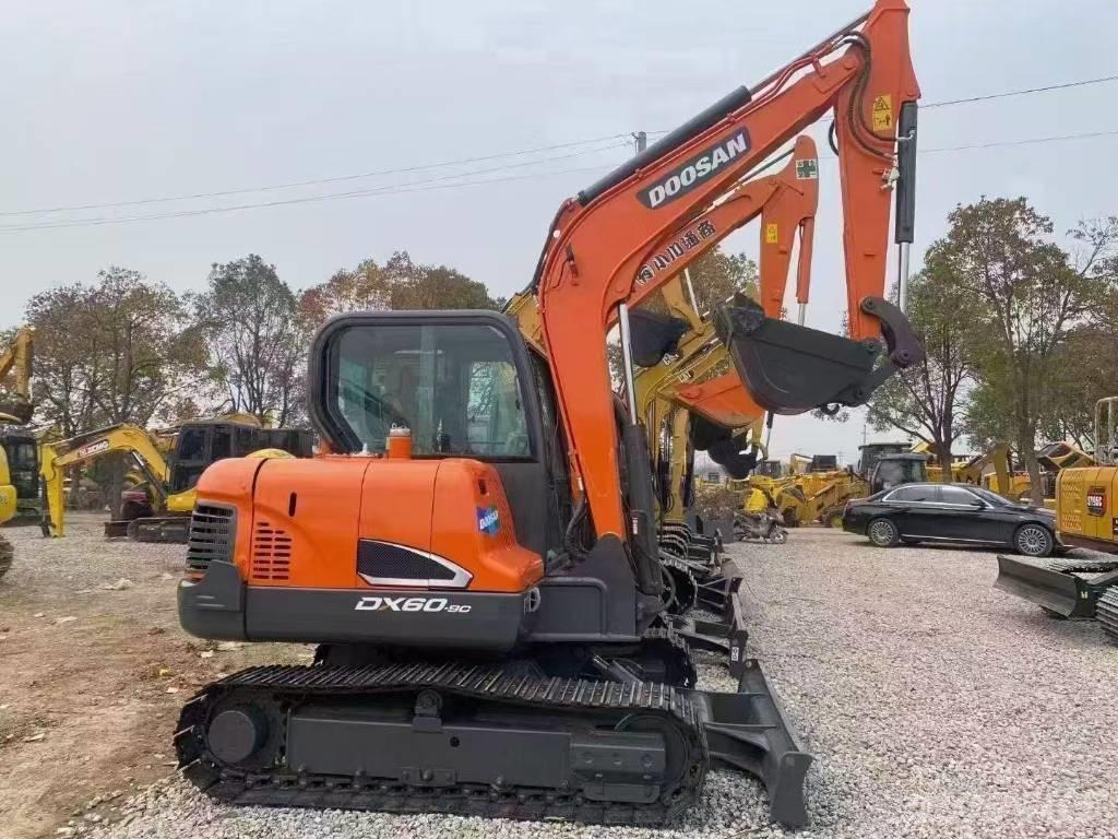 Doosan DX 60 대형 굴삭기 29톤 이상