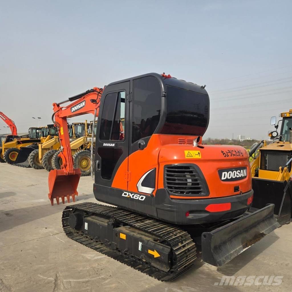 Doosan DX 60 소형 굴삭기 7톤 미만