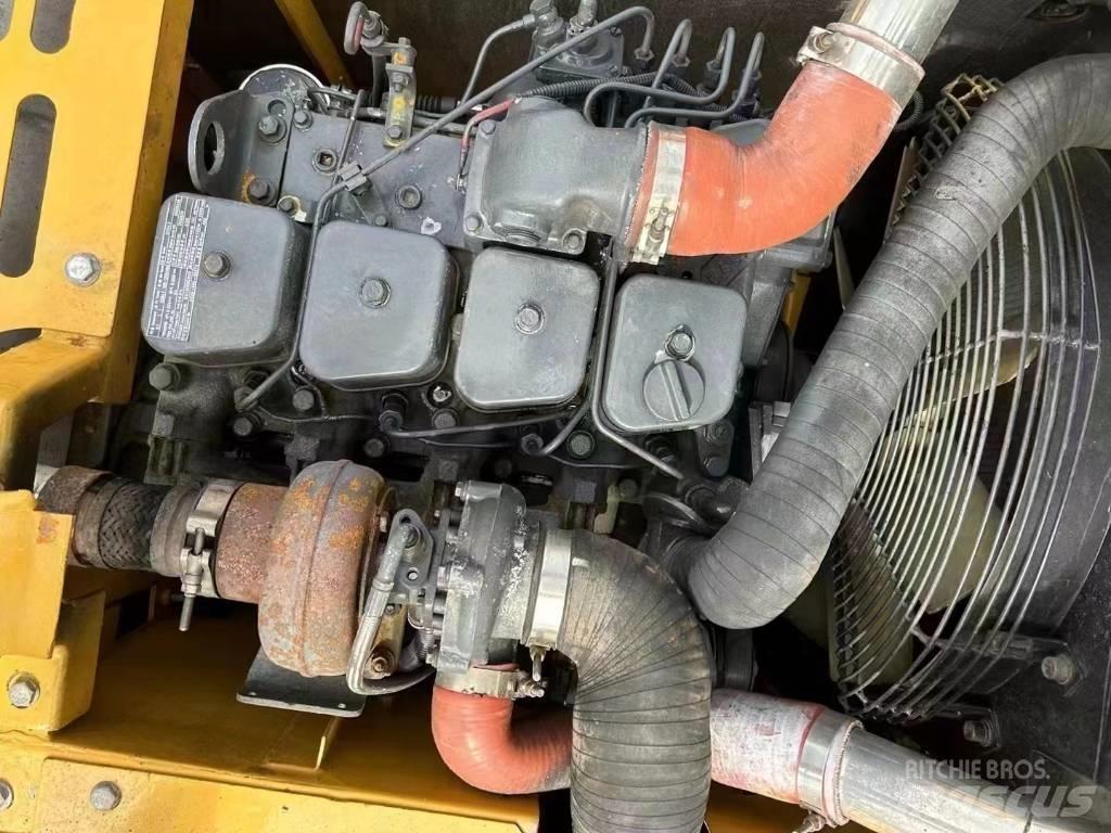 XCMG XE 150 D 중형굴삭기 7톤-28톤