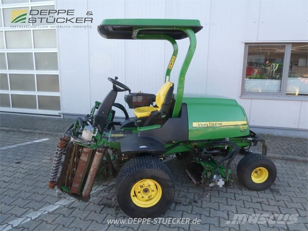 John Deere 8700 제초기