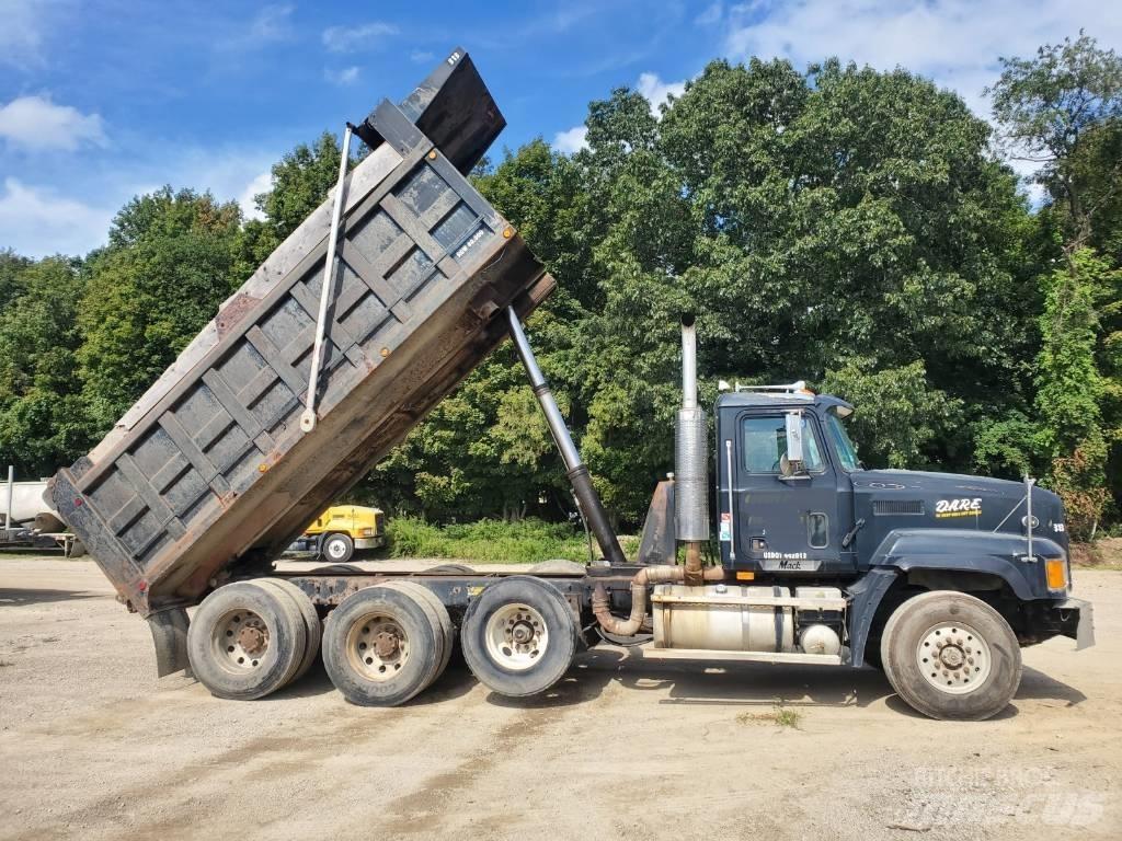 Mack CL713 덤프 트럭