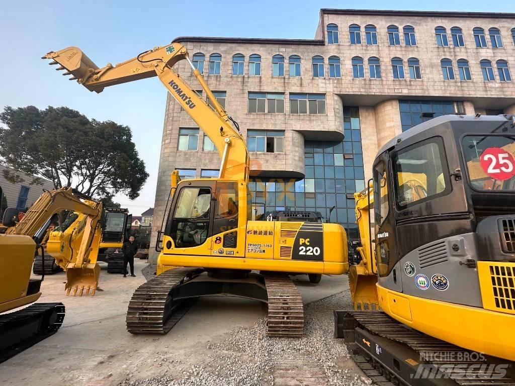 Komatsu PC 220-8 대형 굴삭기 29톤 이상