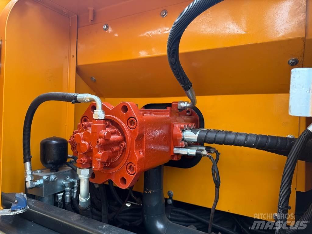 Hyundai 305LC-9T 대형 굴삭기 29톤 이상