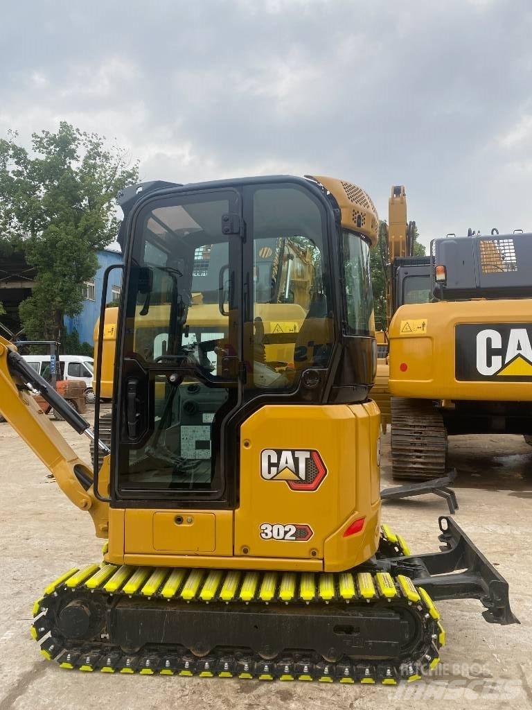 CAT 302 소형 굴삭기 7톤 미만