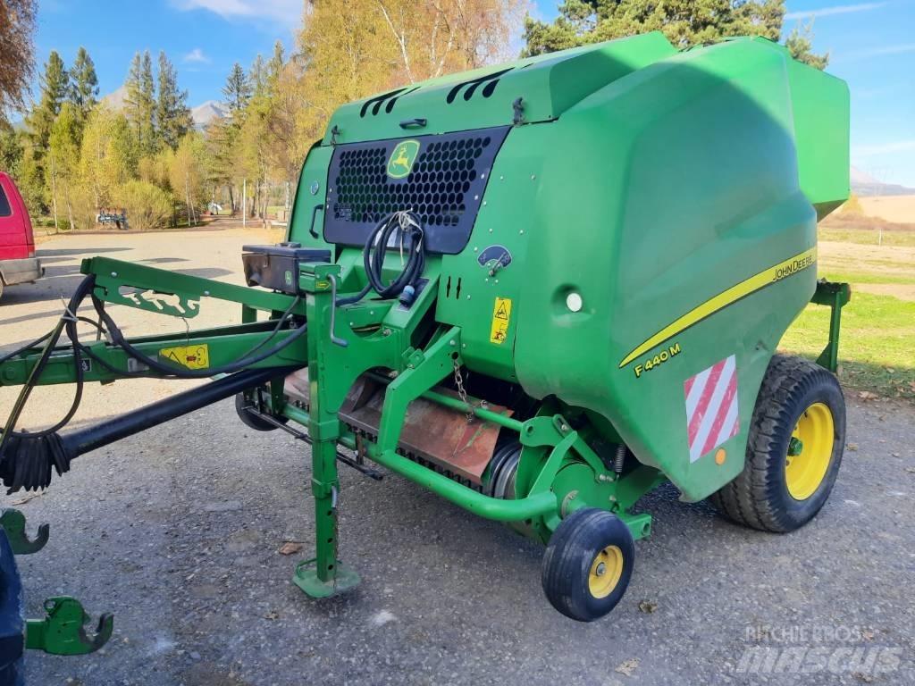 John Deere F 440 M 원형 곤포기