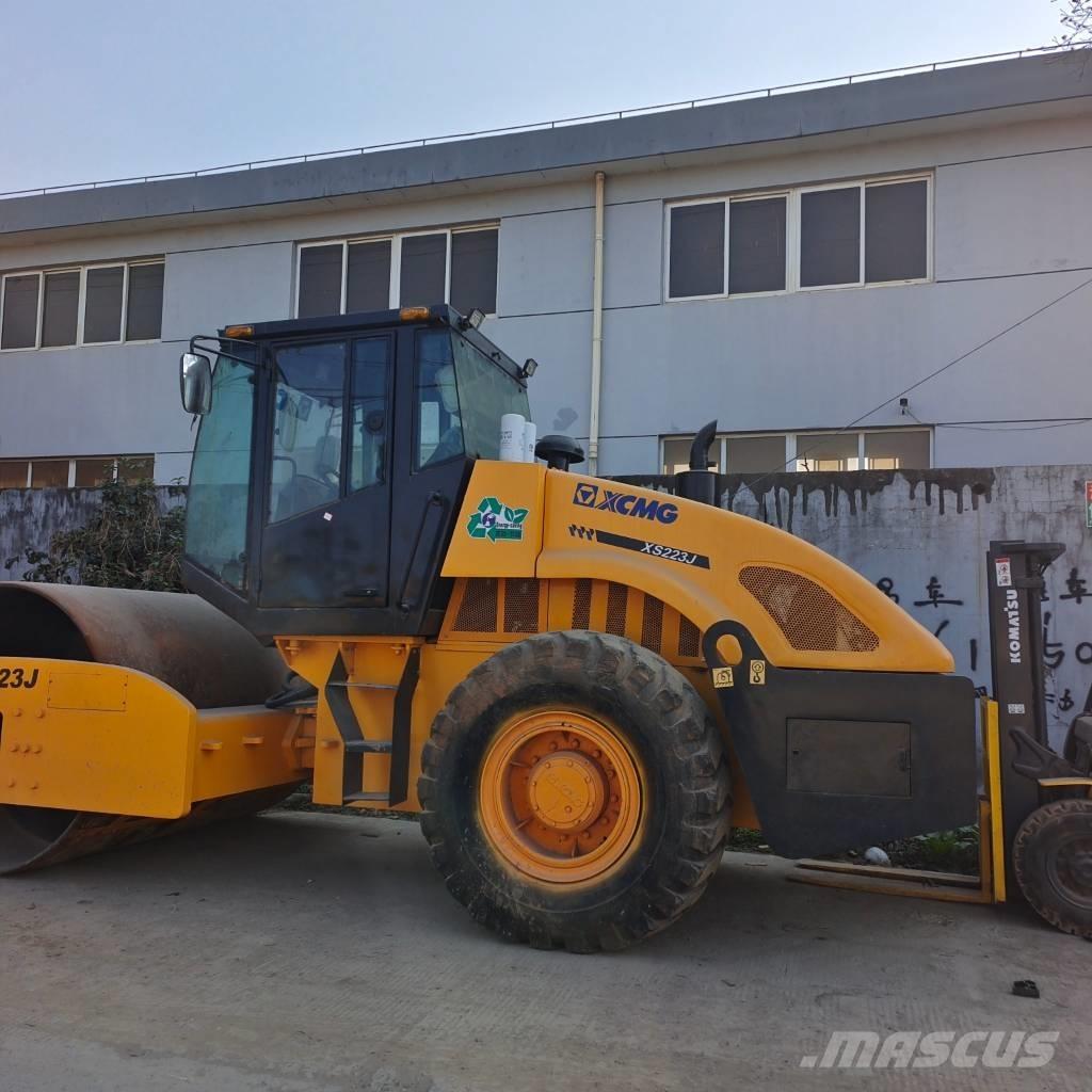 XCMG XS 223 J 싱글 드럼 롤러