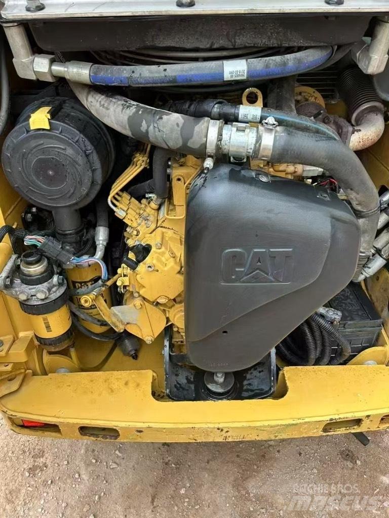 CAT 226 B 3  스키드로더