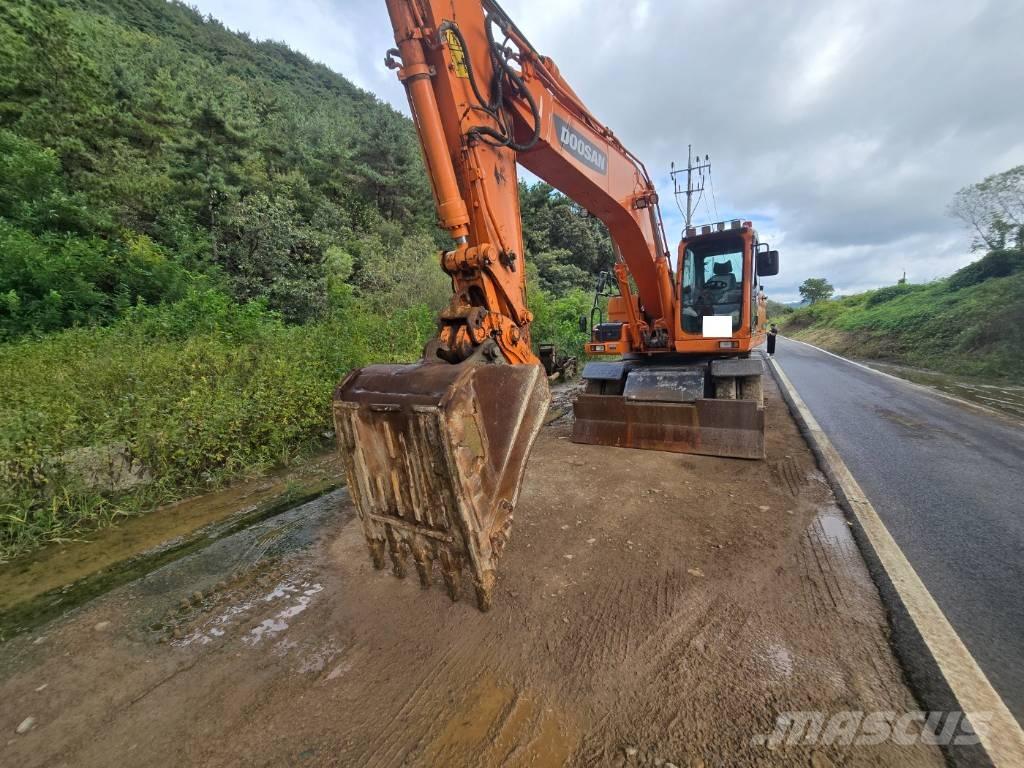 Doosan DX 210 W  휠 굴삭기