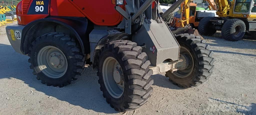 Komatsu WA 90  휠로우더