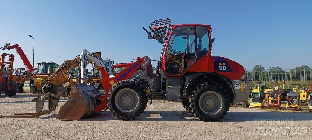 Komatsu WA 90  휠로우더