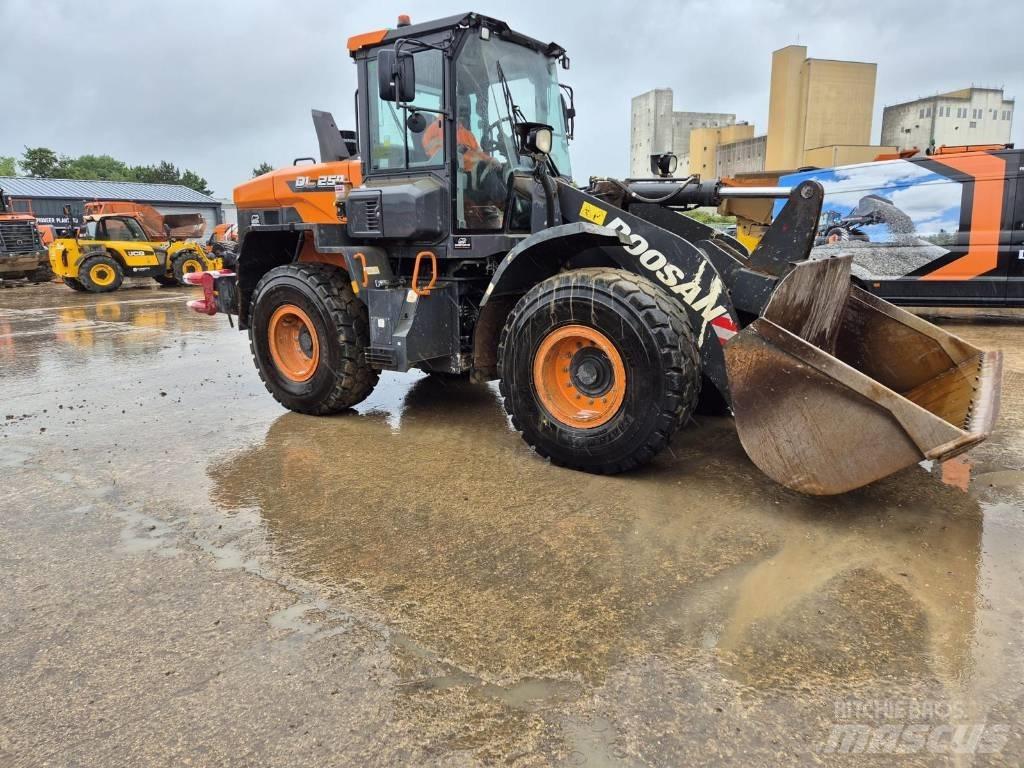 Doosan DL 250-7  휠로우더