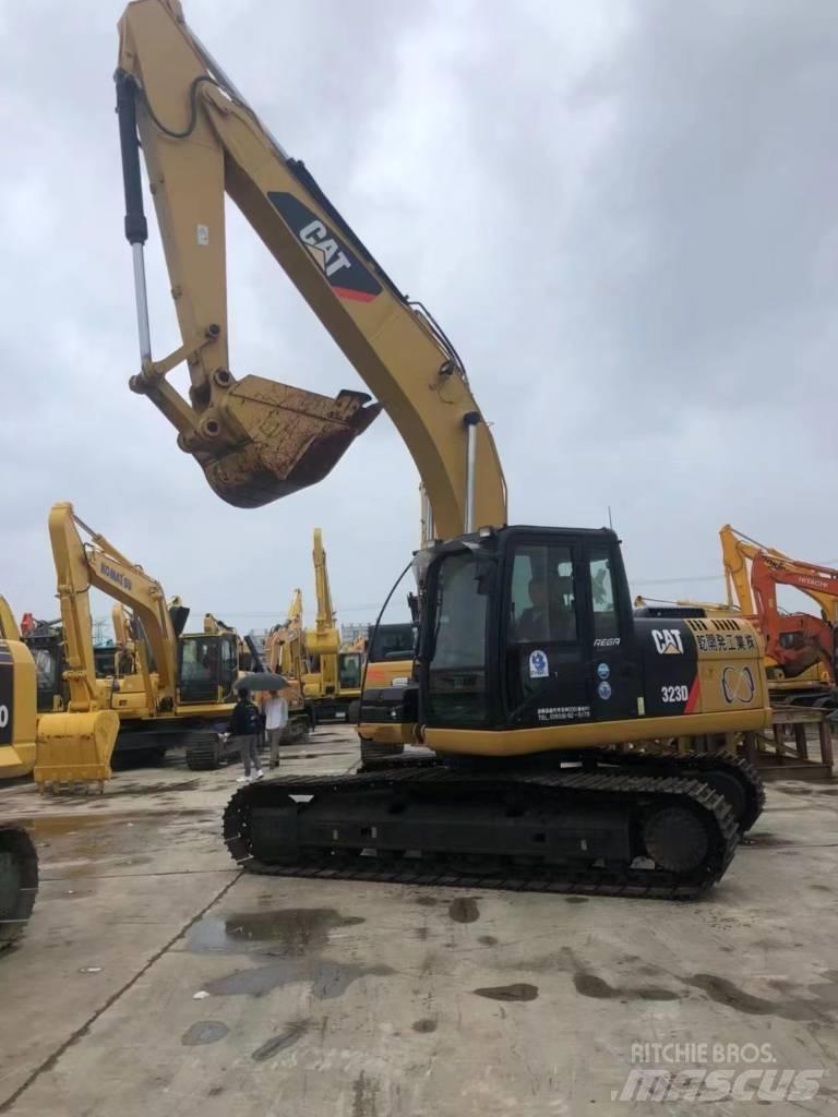 CAT 323 D 대형 굴삭기 29톤 이상