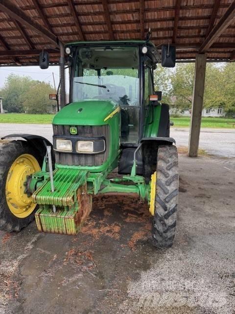 John Deere 5820 트랙터