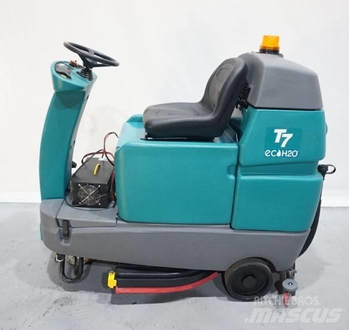 Tennant T7 습식 청소차
