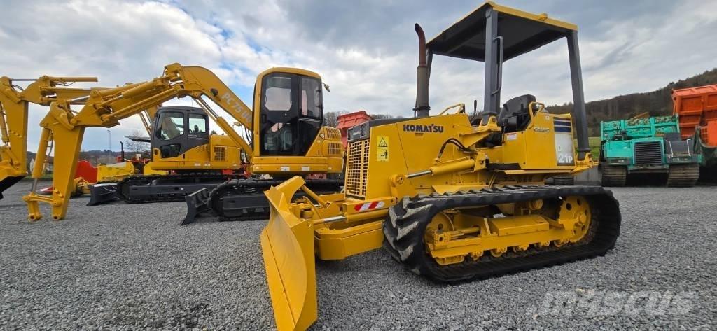 Komatsu D 21 P-8 크롤러 도저