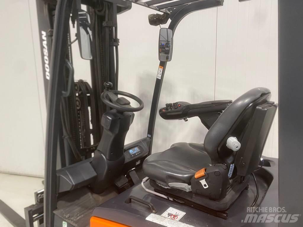 Doosan B18X-7 전동 지게차