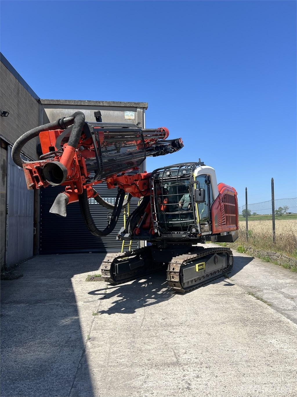 Sandvik dx910i 도로 굴착기