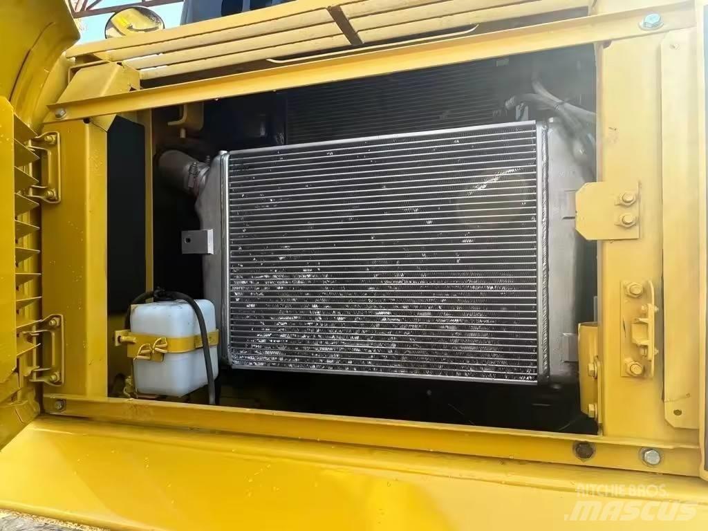 Komatsu PC 300 대형 굴삭기 29톤 이상