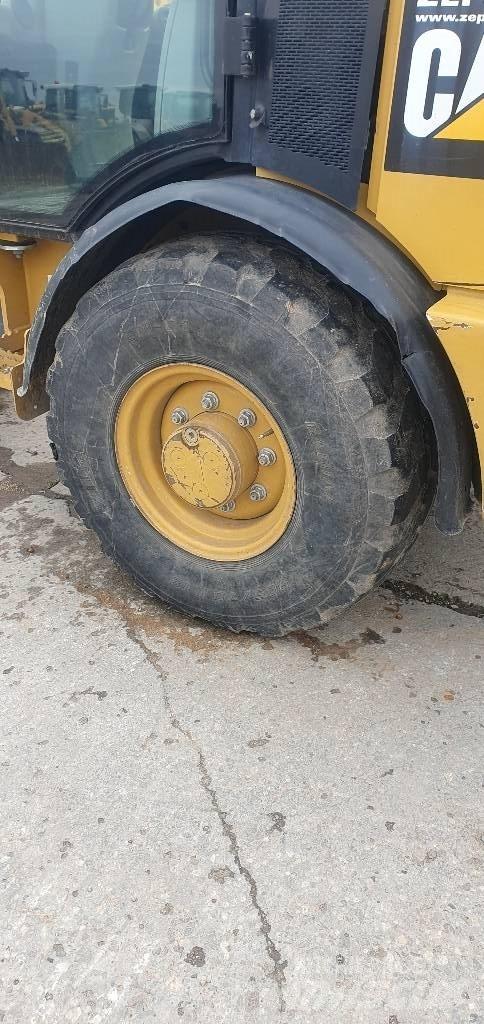 CAT 906M  휠로우더