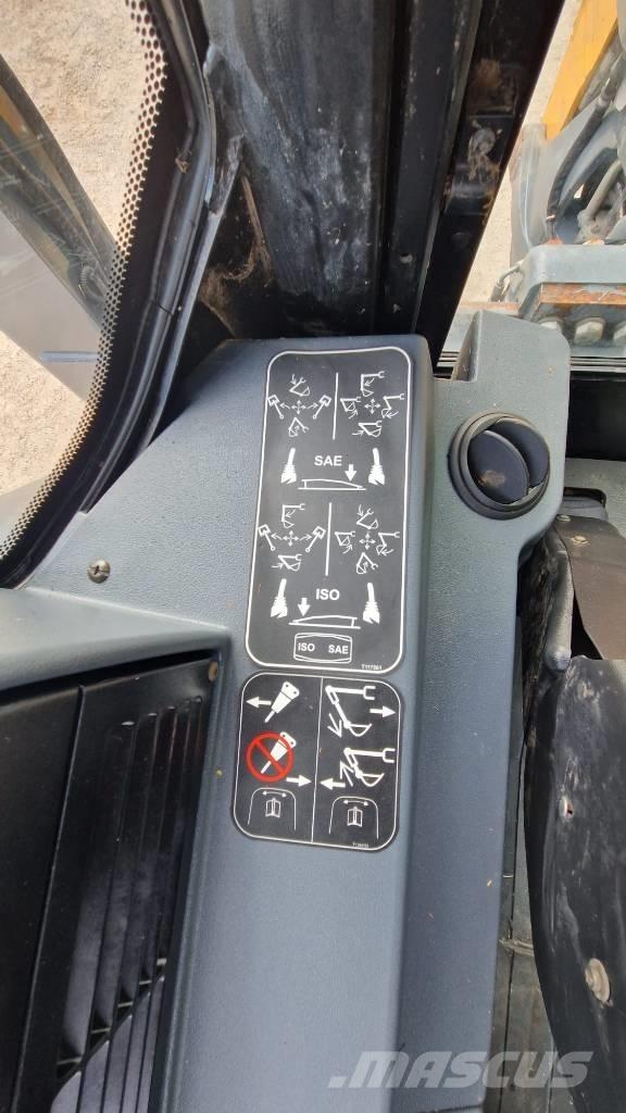 Terex TLB 890 백호로더