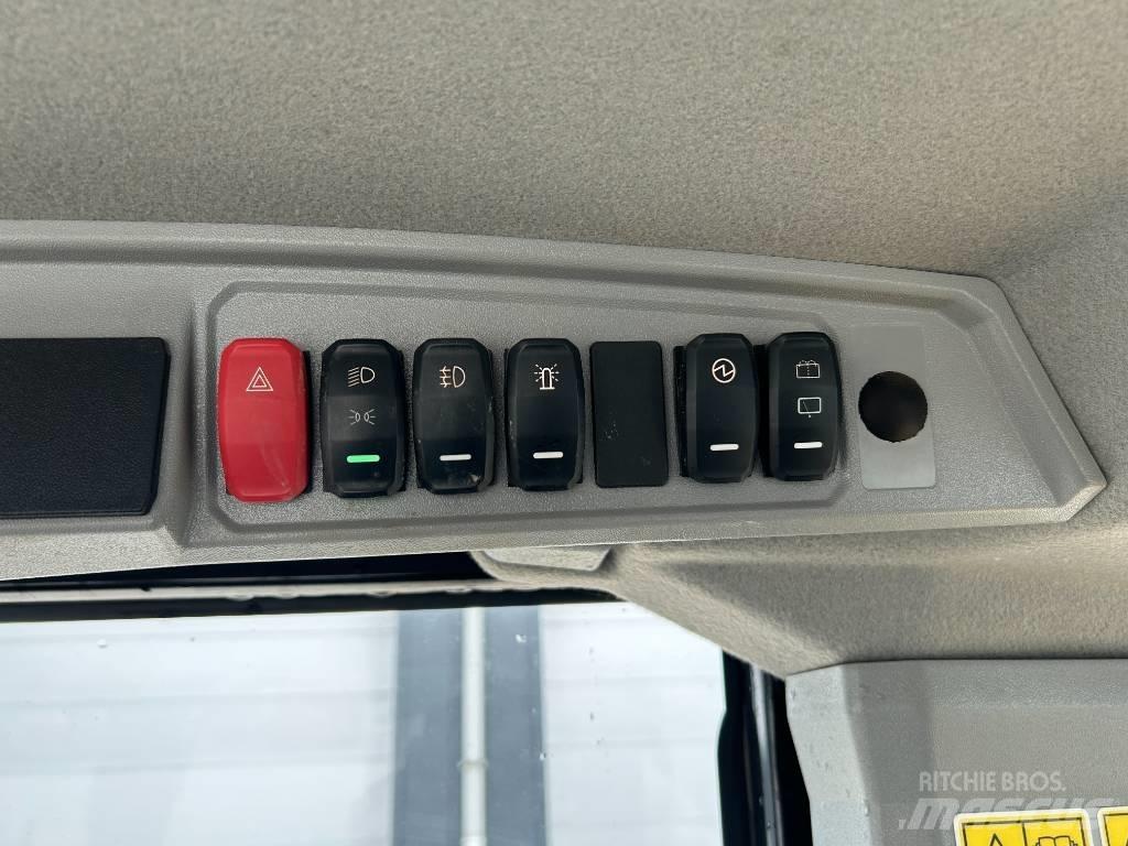 CAT 906  스키드로더