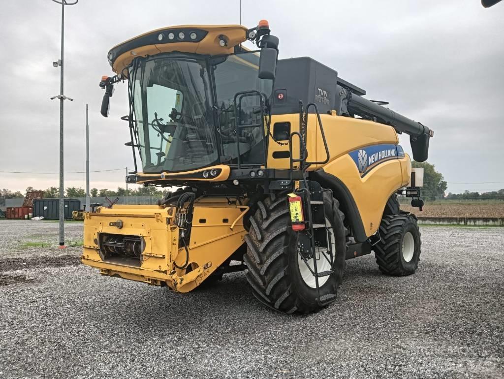 New Holland CR 7.90 콤바인 수확기