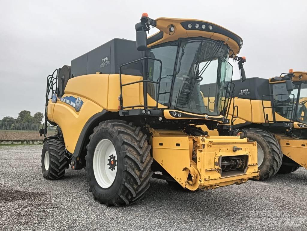 New Holland CR 7.90 콤바인 수확기