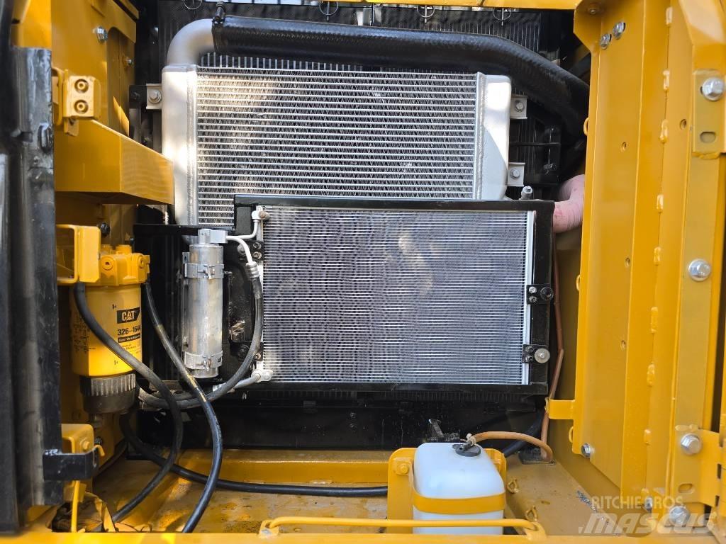 CAT 320D2 대형 굴삭기 29톤 이상