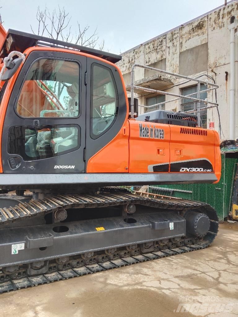 Doosan DX300 대형 굴삭기 29톤 이상