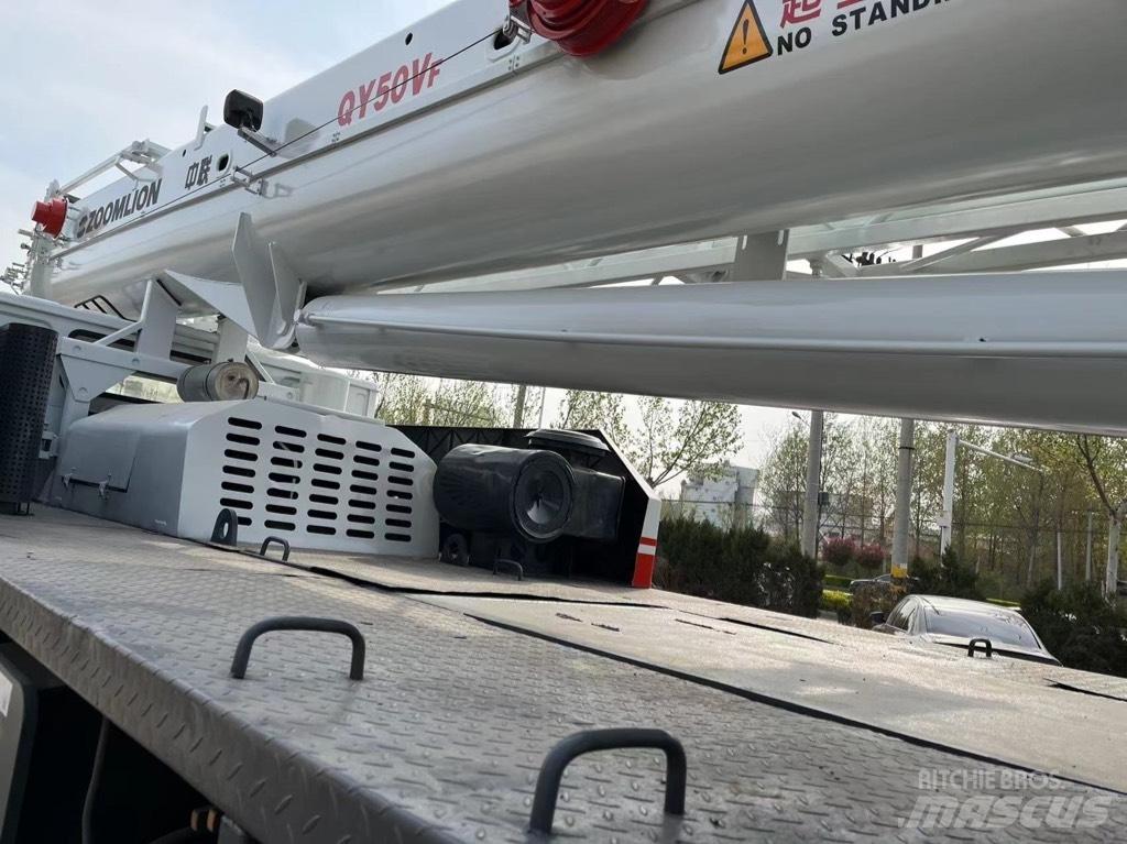 Zoomlion QY50V A/T 크레인