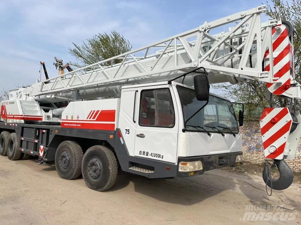 Zoomlion QY50V A/T 크레인