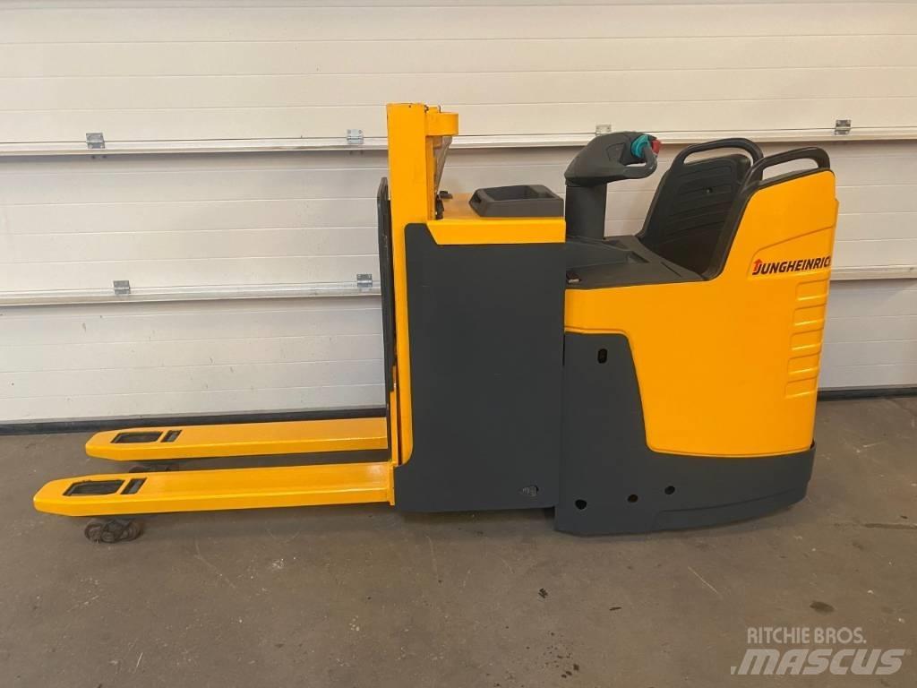 Jungheinrich ERD 220 보행식 리치 지게차