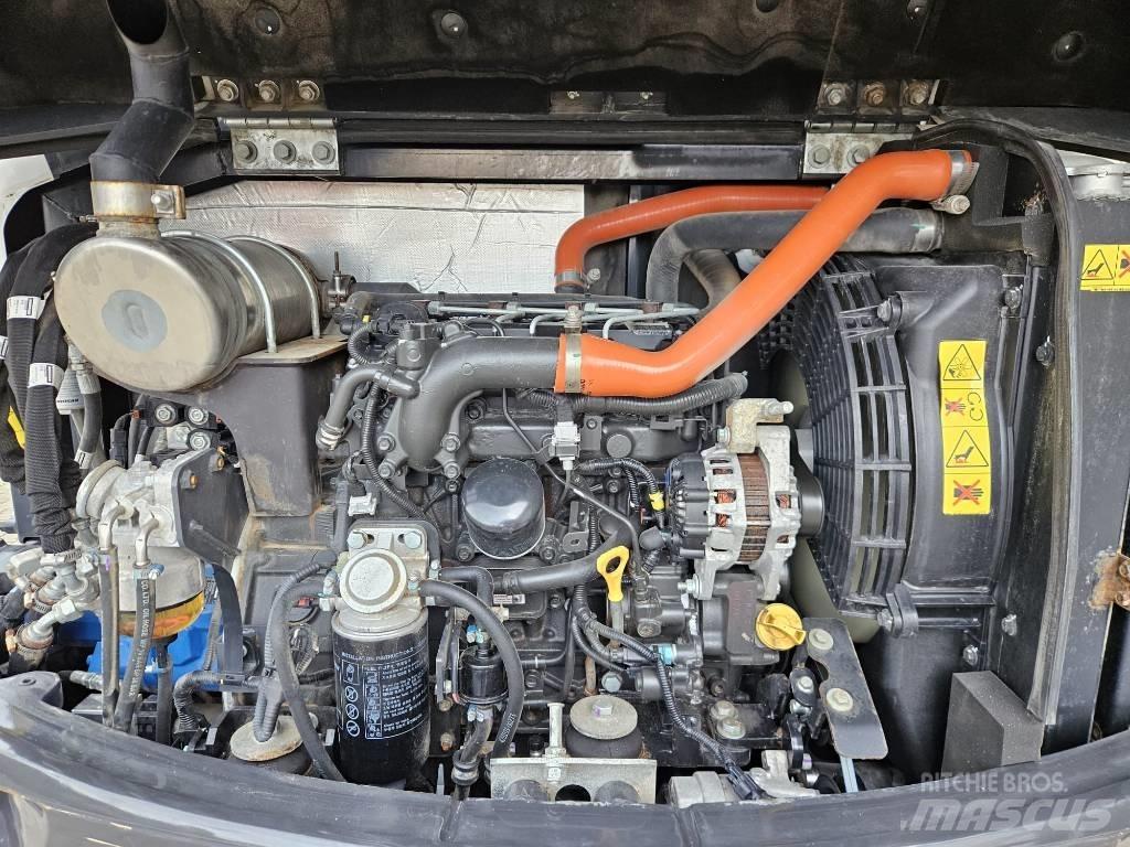 Bobcat E57W  휠 굴삭기