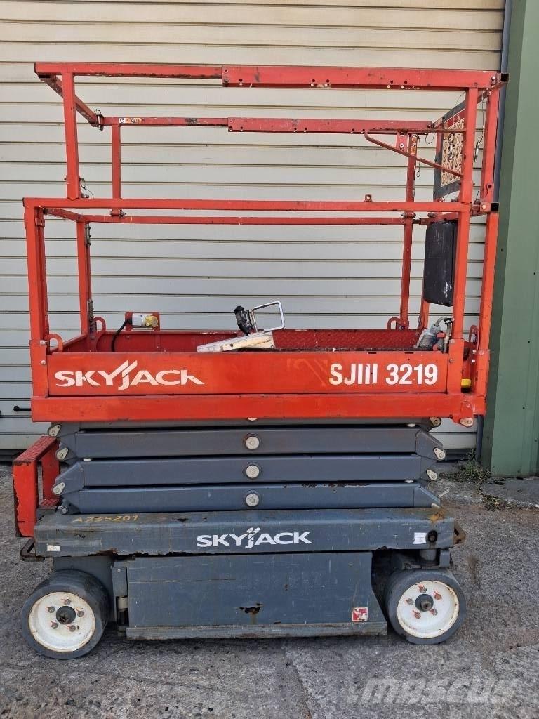 SkyJack SJ III 3219 가위형 리프트