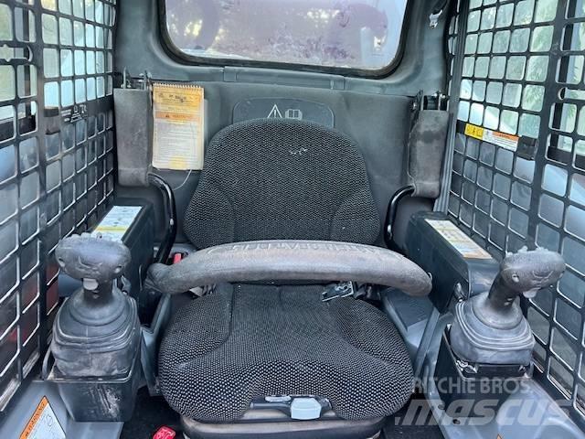 Bobcat T 870  스키드로더