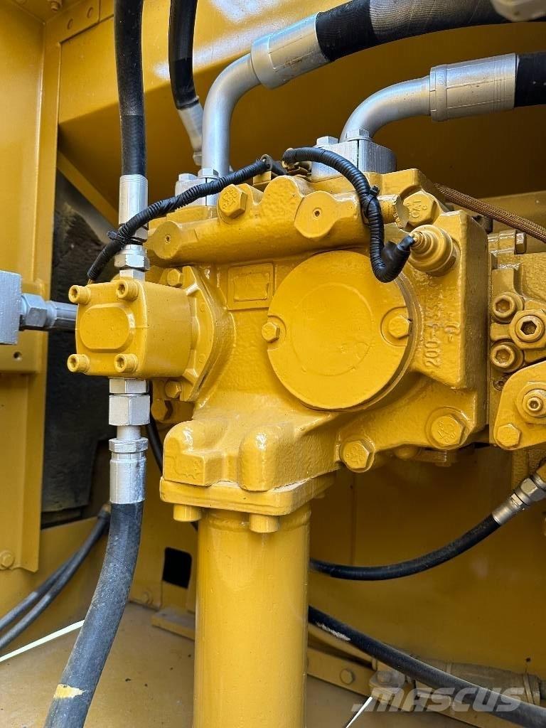 CAT 330D 대형 굴삭기 29톤 이상