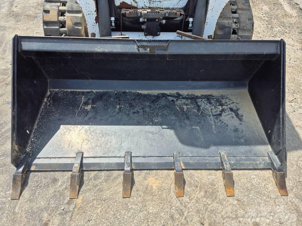 Bobcat T 590  스키드로더