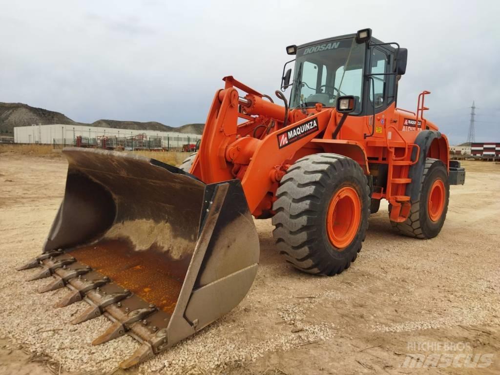 Doosan DL 300  휠로우더