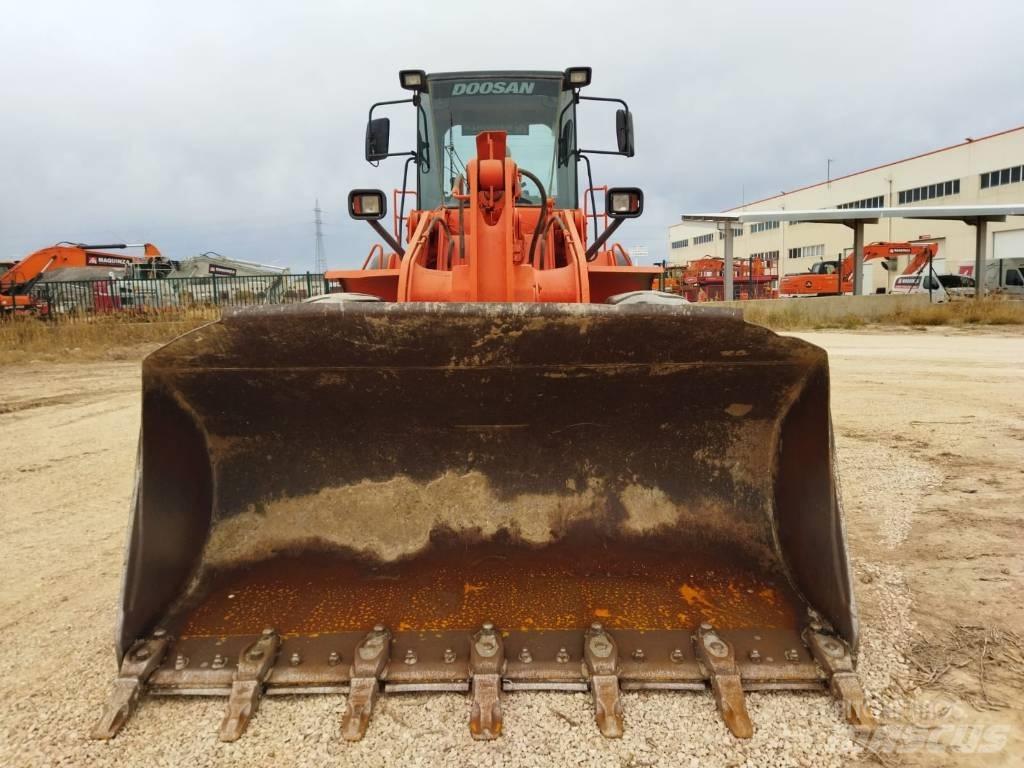 Doosan DL 300  휠로우더