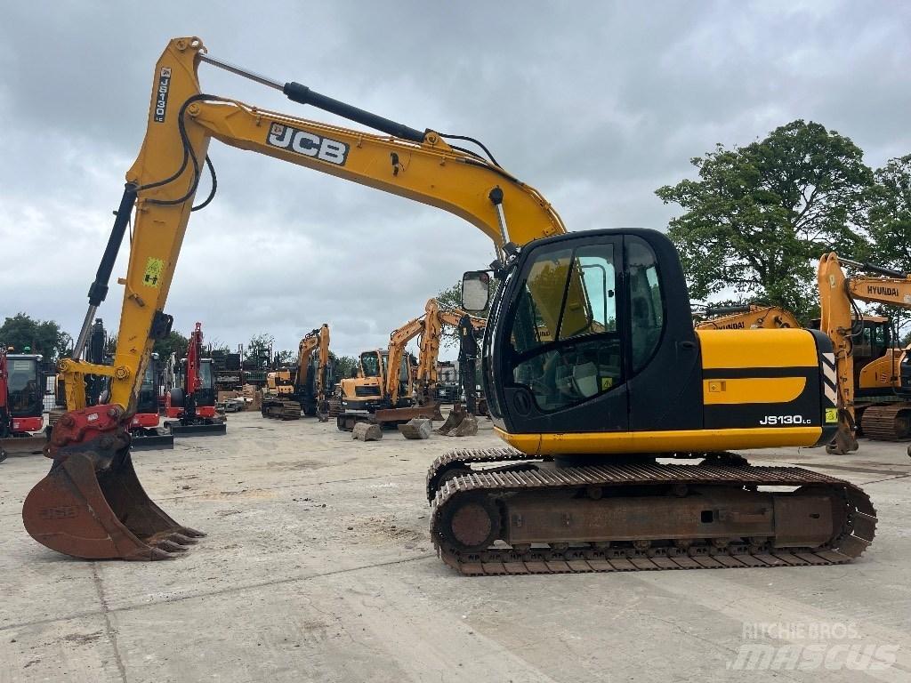 JCB JS 130 대형 굴삭기 29톤 이상
