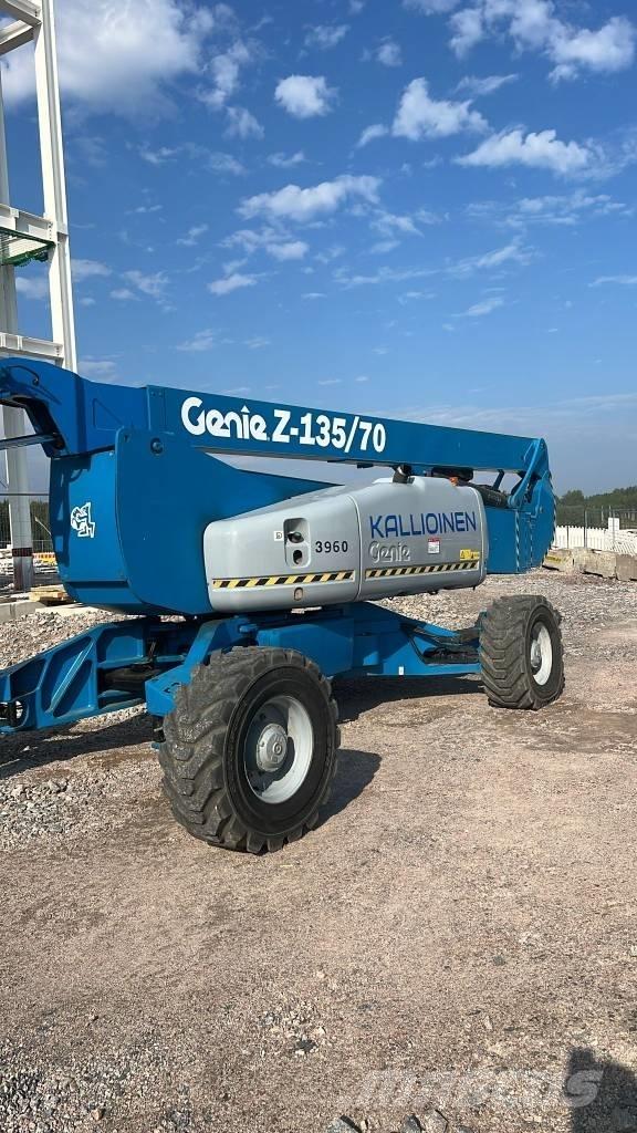 Genie Z 135/70 RT 관절형 전동이동 리프트