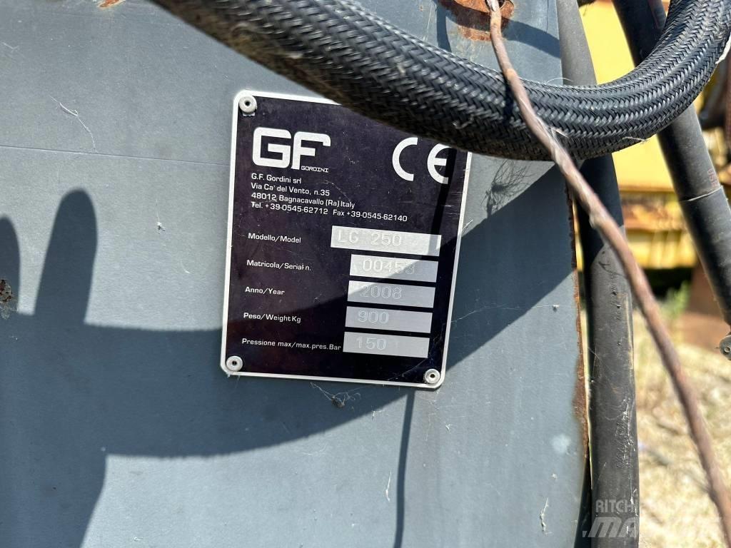GF Gordoni LG250 그레이더