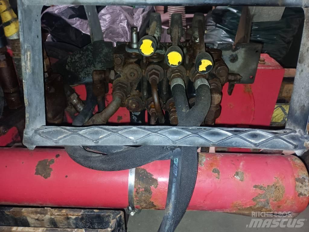 Loglift 82s 목재 크레인