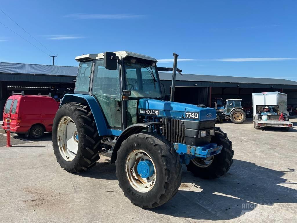 New Holland 7740 트랙터
