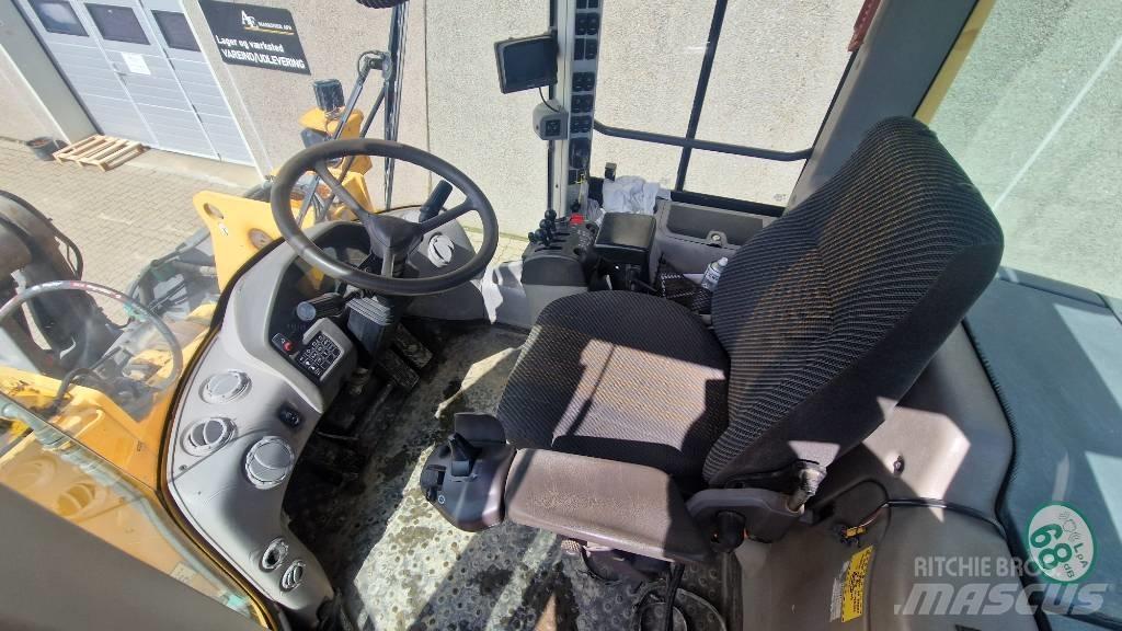 Volvo L 120 F  휠로우더