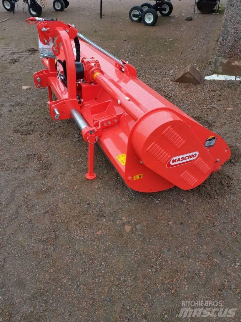 Maschio Brava 250 L 목장 제초기 및 토퍼