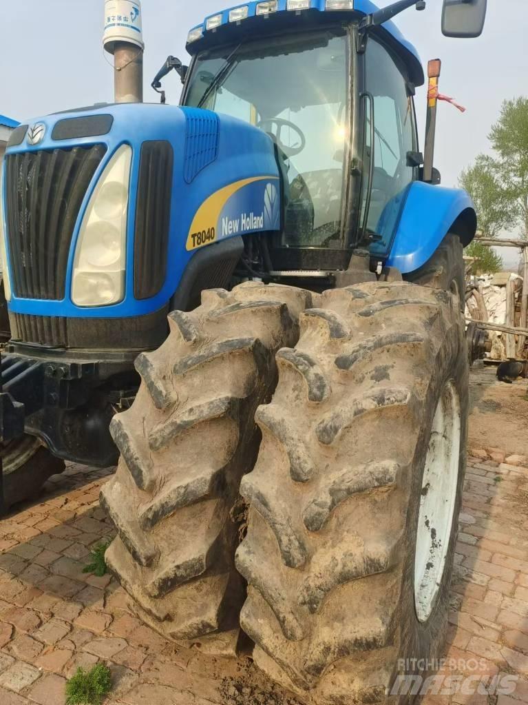 New Holland T8040 트랙터