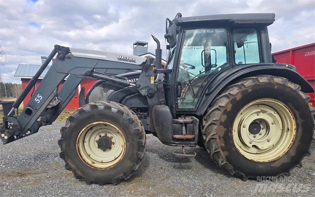 Valtra N141 HiTech 트랙터