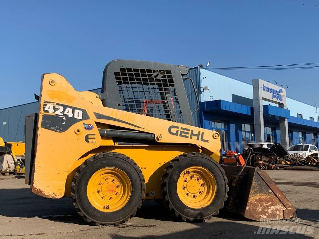 Gehl 4240  스키드로더
